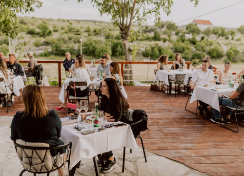 Fotografija 6 - Konoba Campanelo otvorila je terasu s najljepšim pogledom uz gostovanje Melkiora Bašića!