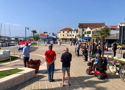 Fotografija 3 - Polaganjem vijenaca i molitvom u Vodicama obilježen Dan državnosti