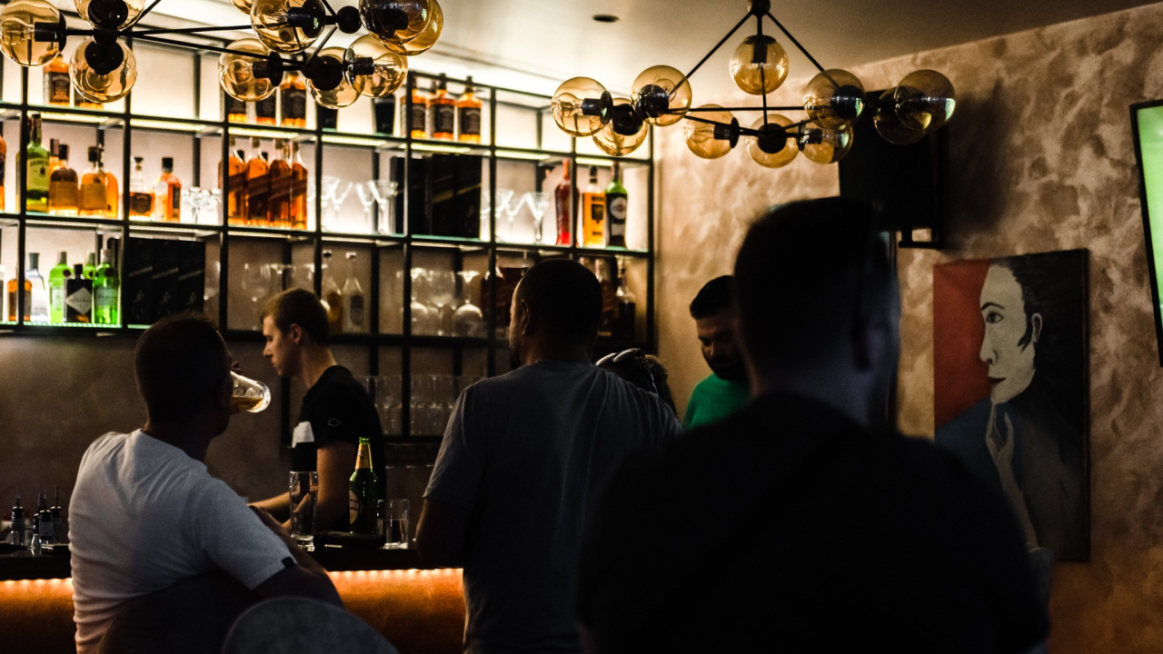 Rasplešite se na prostranoj terasi omiljenog Food&Bara Maestro uz glazbu uživo!