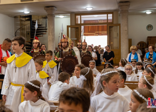 Fotografija 3 - Procesijom kroz mjesto u Vodicama proslavljeno Tijelovo