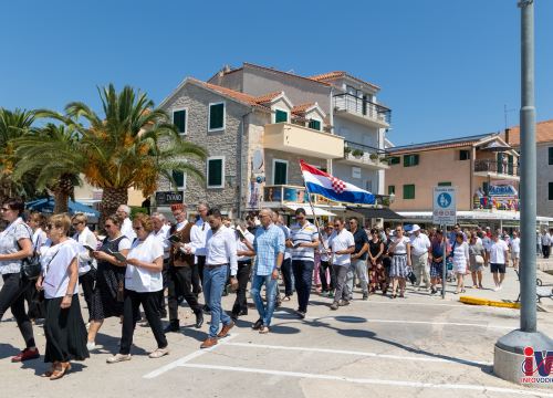 Fotografija 5 - Procesijom kroz mjesto u Vodicama proslavljeno Tijelovo
