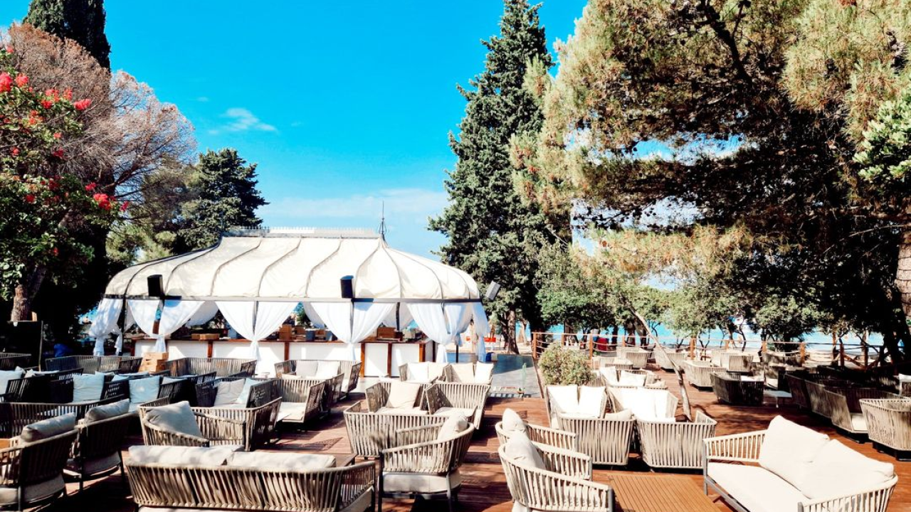 La Playa lounge bar novo je odredište svih ljubitelje zabave na plaži!