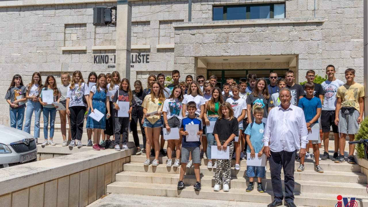 Učenici osnovnih škola Vodice i Čista Velika nagrađeni za uspjehe na natjecanjima