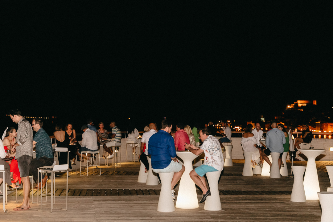 Uživajte u jedinstvenom ambijentu Roof Bara by Moet & Chandon u D-Resortu!