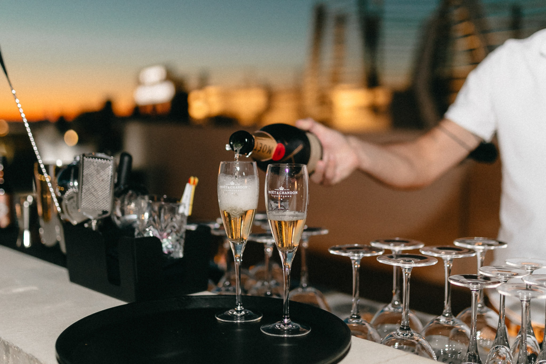 Uživajte u jedinstvenom ambijentu Roof Bara by Moet & Chandon u D-Resortu!