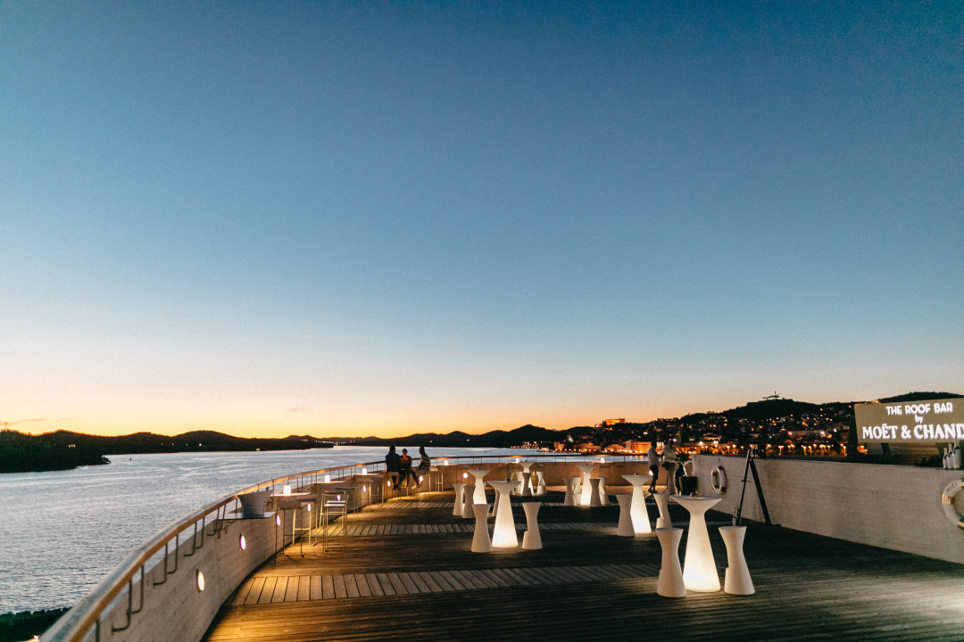 Uživajte u jedinstvenom ambijentu Roof Bara by Moet & Chandon u D-Resortu!