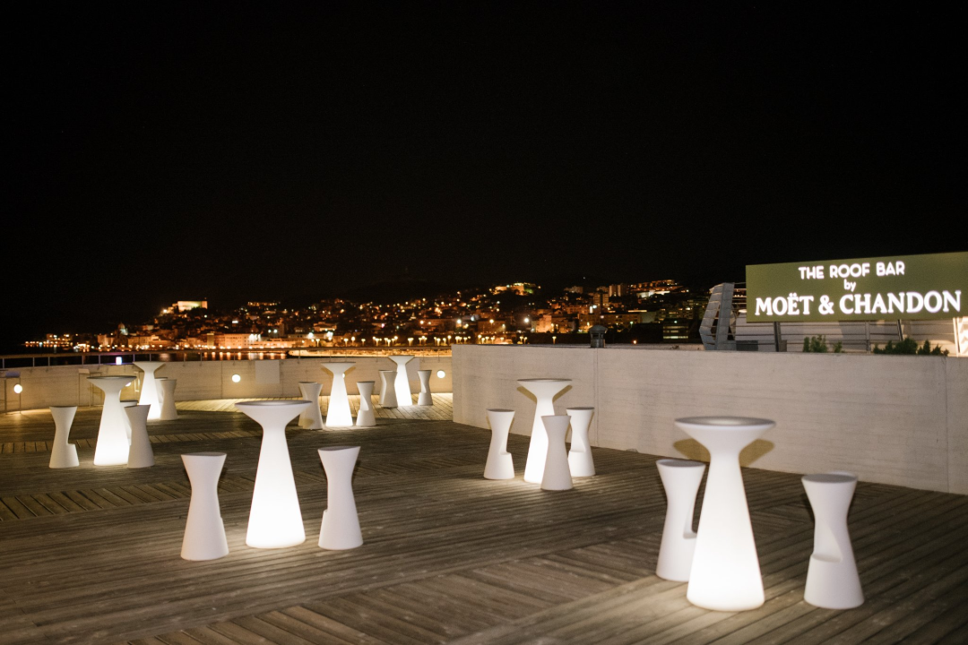 Uživajte u jedinstvenom ambijentu Roof Bara by Moet & Chandon u D-Resortu!