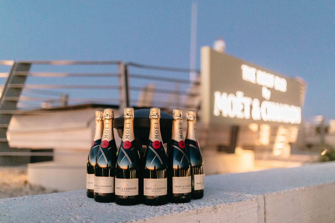 Uživajte u jedinstvenom ambijentu Roof Bara by Moet & Chandon u D-Resortu!