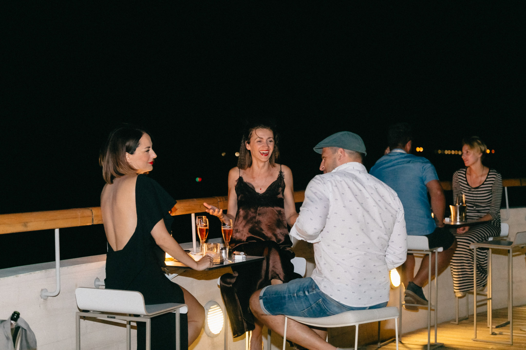 Uživajte u jedinstvenom ambijentu Roof Bara by Moet & Chandon u D-Resortu!