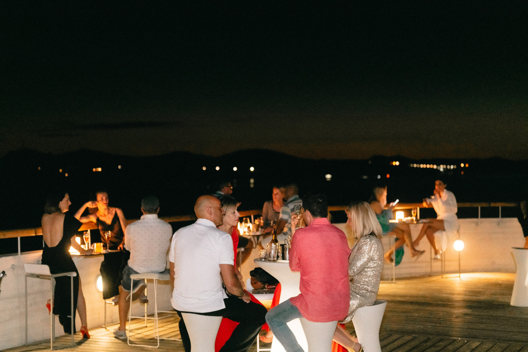 Uživajte u jedinstvenom ambijentu Roof Bara by Moet & Chandon u D-Resortu!