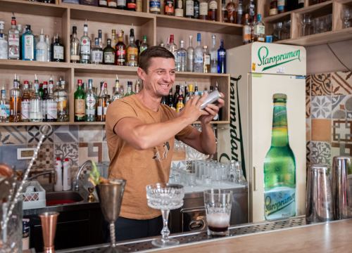 Odličan program očekuje vas ovaj vikend u Vintage baru!