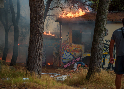 Fotografija 6 - Izbio požar u napuštenom odmaralištu u Vodicama