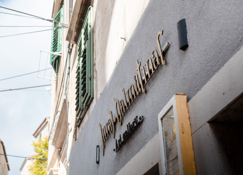 Fotografija 21 - U Galeriju Juraj Dalmatinac stigle zimske kolekcije odjeće i jesenski popusti na slike