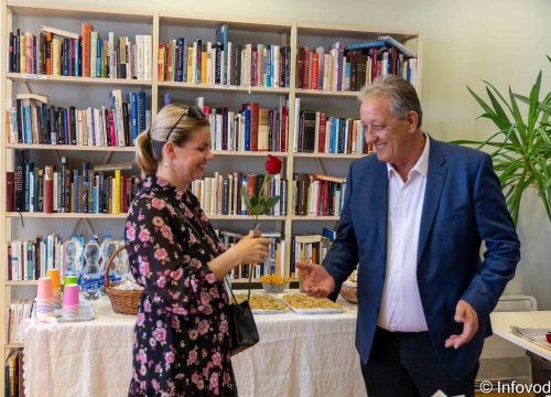 Fotografija 3 - Grad Vodice darivao 114.000 kuna za 20 djece