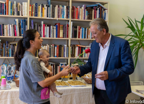 Fotografija 6 - Grad Vodice darivao 114.000 kuna za 20 djece