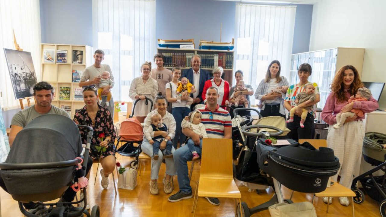 Grad Vodice darivao 114.000 kuna za 20 djece