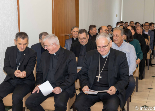 Fotografija 2 - U Vodicama započeo međunarodni znanstveni simpozij crkvenih pravnika