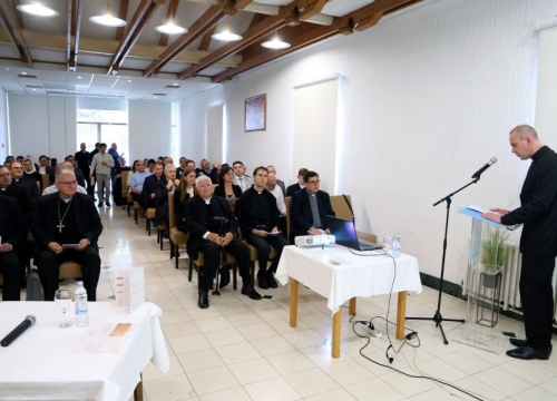 Fotografija 3 - U Vodicama započeo međunarodni znanstveni simpozij crkvenih pravnika