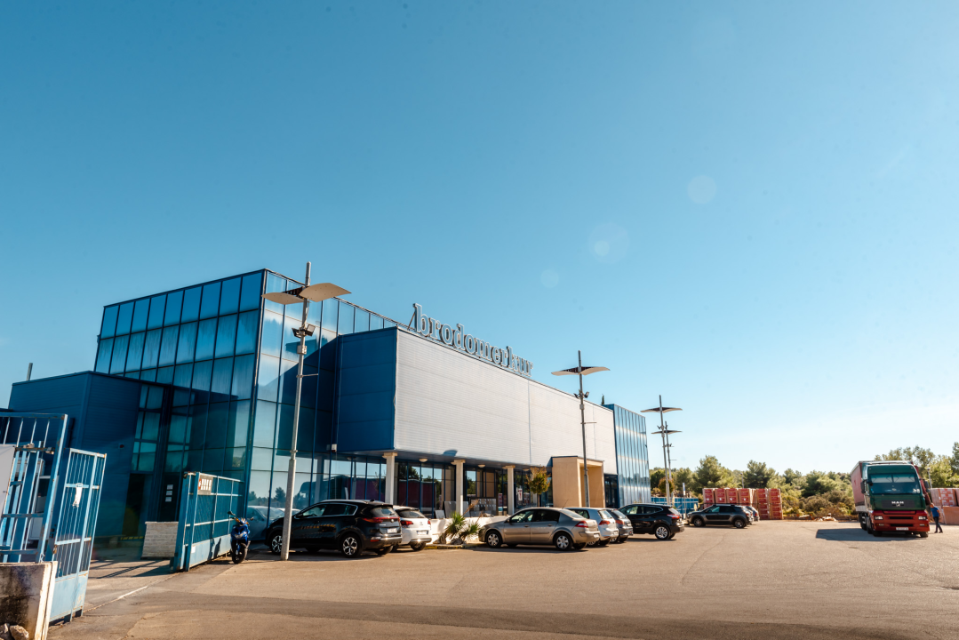 Široku ponudu građevinskih materijala, alata i prateće opreme pronađite u Brodomerkuru!