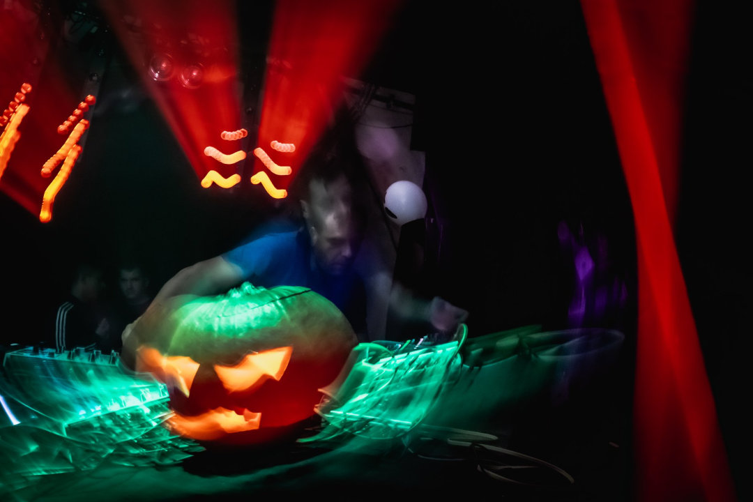 Večeras je veliki kostimirani Halloween party u Tunelu! Upad free za sve