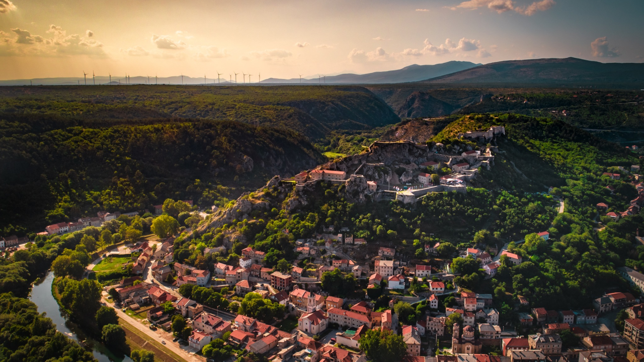 Knin je doživio turistički rast: Sve više posjetitelja otkriva njegove čari
