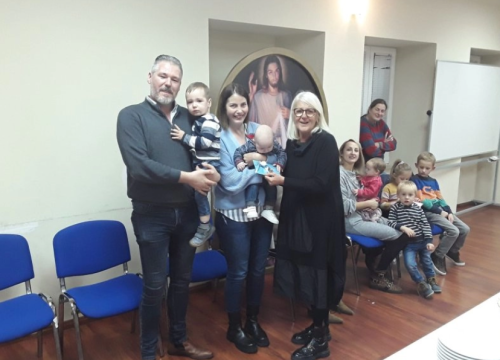 Caritas župe Vodice darivao obitelji kojima se rodilo treće i četvrto djete