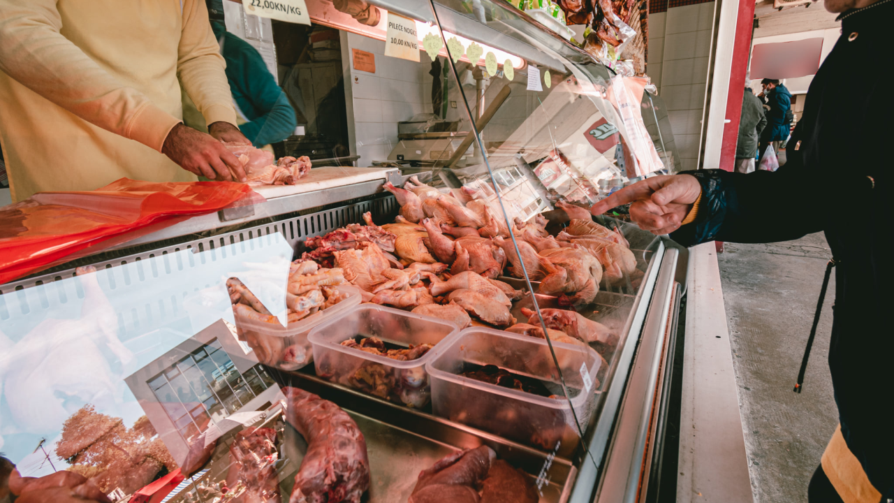 Blagdanski stol: Najbolje tuke, pivci i patke su u Delikatesama Petrović na šibenskoj pijaci