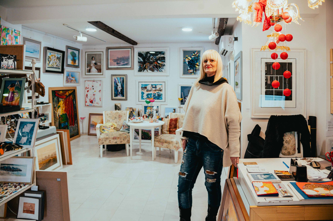 Galerija Juraj Dalmatinac ima savršene unikatne poklone i popust na umjetničke slike