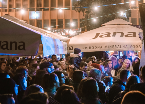 Fotografija 2 - Matija Cvek oduševio šibensku publiku, provjerite koji vas još koncerti očekuju na Božićnom Šušuru!