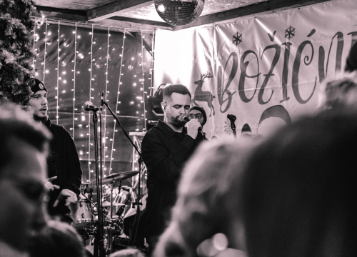 Fotografija 7 - Matija Cvek oduševio šibensku publiku, provjerite koji vas još koncerti očekuju na Božićnom Šušuru!