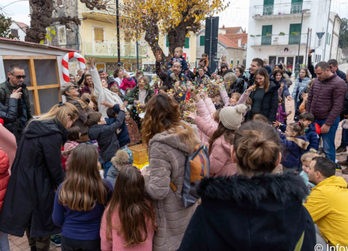Uz vatromet, šampanjac, roštilj i tortu Vodičani dočekali Novu godinu