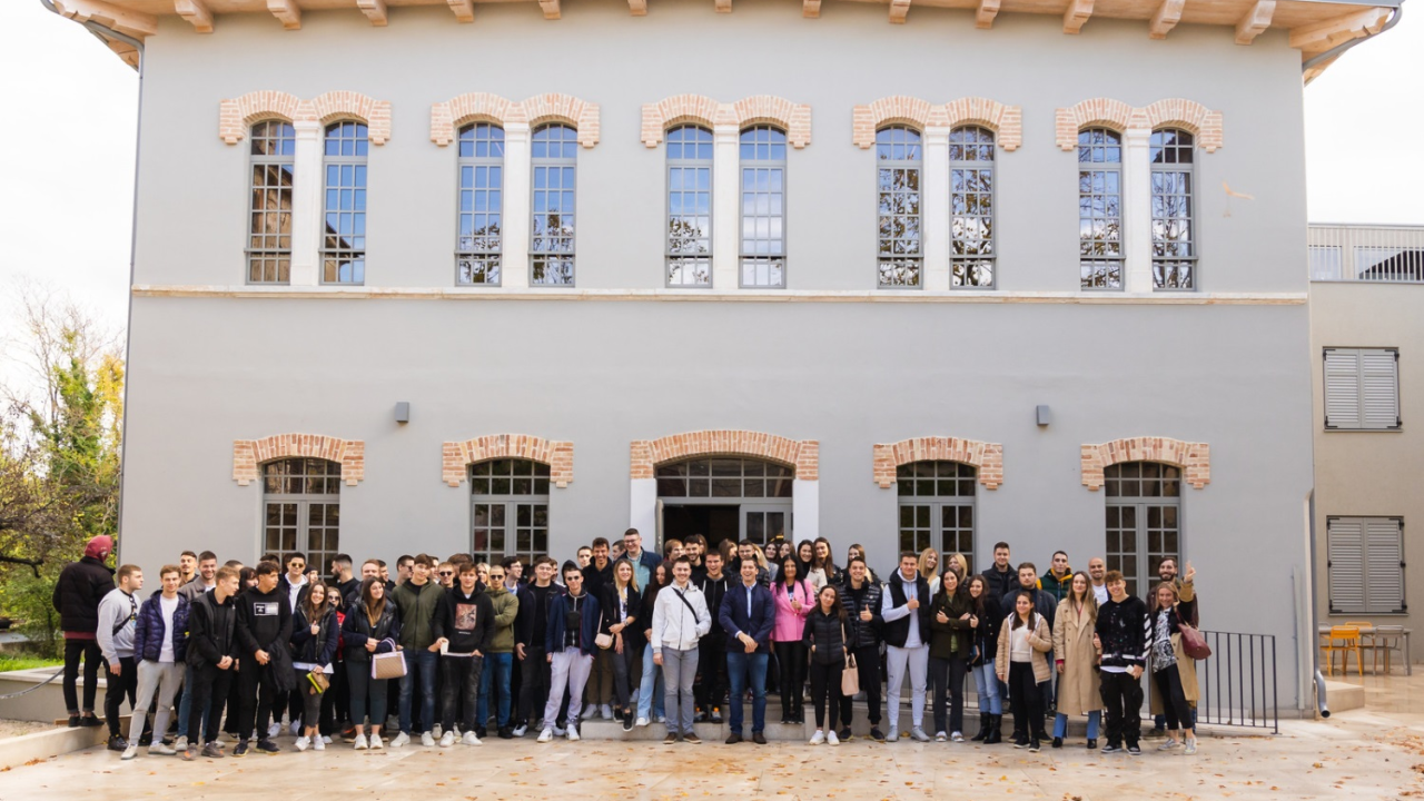 Zagrebački fakultet odveo brucoše na luksuzan izlet u Istru, a slijedi izlet u Plitvice Holiday Resort