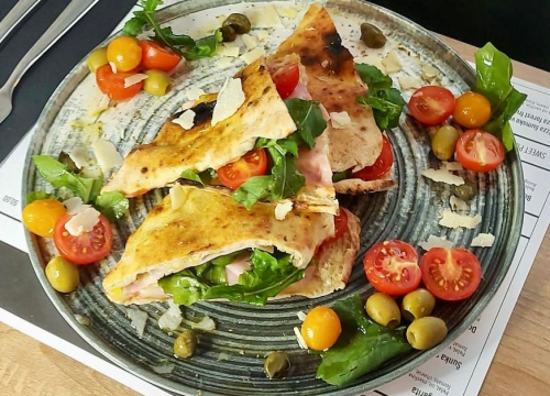 Znate li što je panuozzo sendvič? Ovaj gurmanski hit isprobajte u pizzeriji Victoria!