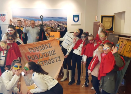 Poklade preuzele ključeve Grada Vodica