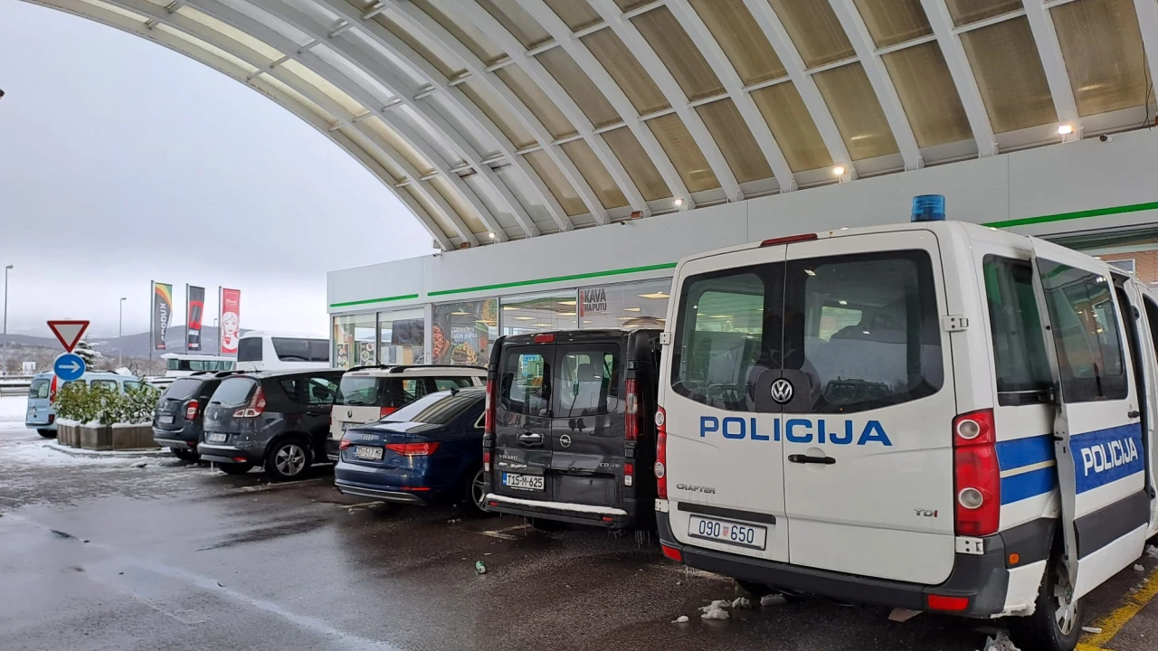 Formira se kolona vozila koja će se prepratiti prema Zatonu Obrovačkom