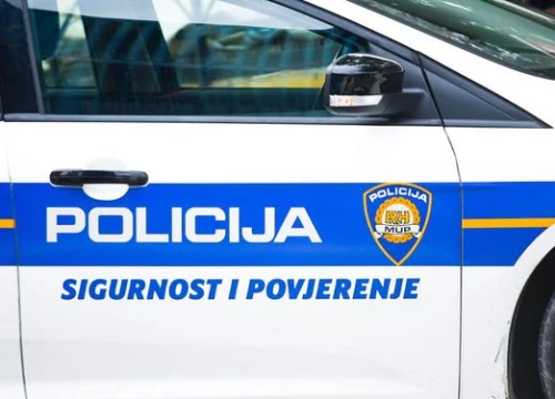 Elektronskim blokatorom spriječili zaključavanje auta i ukrali veliku svotu novca