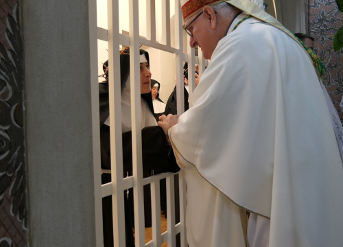 Fotografija 5 - Vodičanka Nera završila za kozmetičare, krenula i u vojsku, a sad je u samostanu položila doživotne zavjete