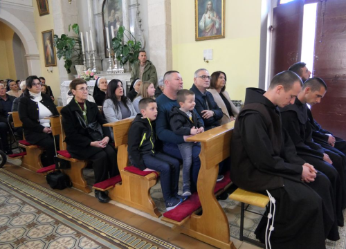 Fotografija 2 - Vodičanka Nera završila za kozmetičare, krenula i u vojsku, a sad je u samostanu položila doživotne zavjete