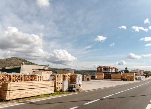 Fotografija 3 - Nabavite drveni ugljen za savršen roštilj po odličnim cijenama!