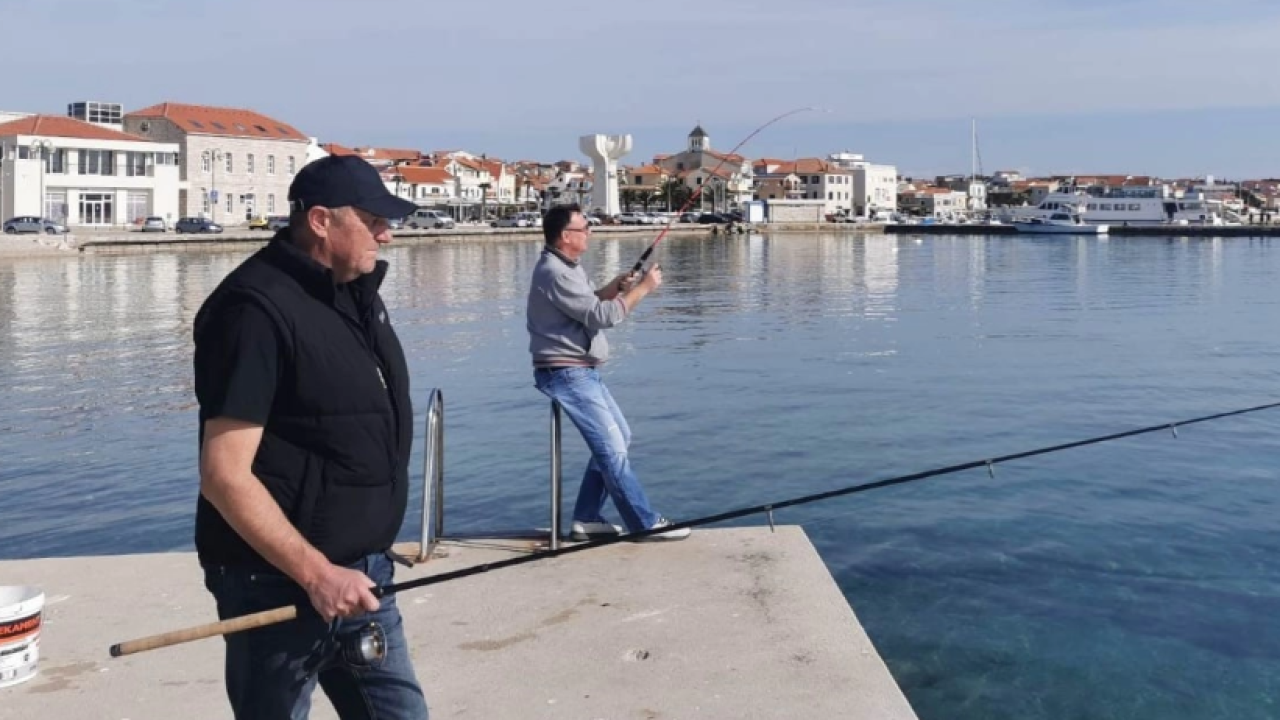 'Ćap sa obale' i 'Ćap iz broda': Klupsko natjecanje u udičarenju u Vodicama