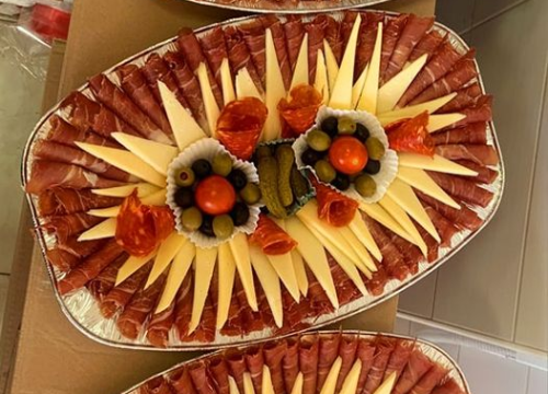 Fotografija 3 - Delikatese Petrović sa šibenske pijace počastit će za Uskrs jednog čitatelja s platom za četiri osobe