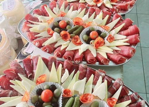 Fotografija 4 - Delikatese Petrović sa šibenske pijace počastit će za Uskrs jednog čitatelja s platom za četiri osobe