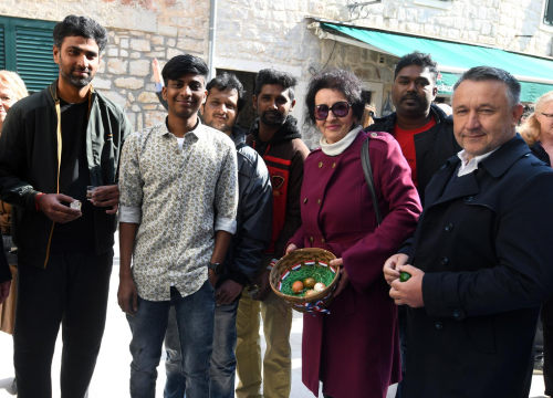 U Vodicama održan turnir u tucanju jaja, najbolja bila Boženka Blatančić