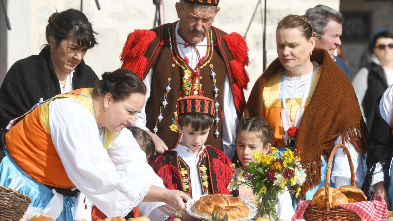 Uskrsni doručak u Vodicama uz blagoslov i najveću karitulu u Hrvatskoj