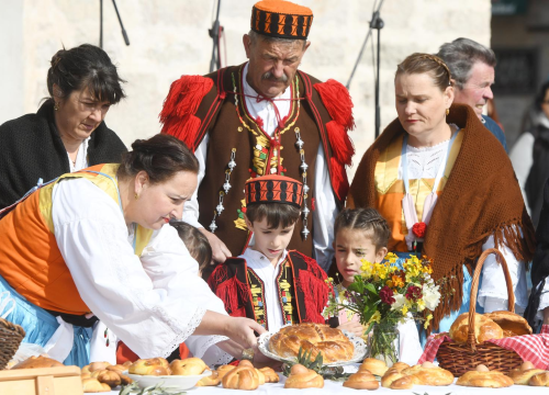Uskrsni doručak u Vodicama uz blagoslov i najveću karitulu u Hrvatskoj
