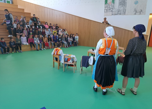 Fotografija 3 - Vodički mališani učili o starim običajima: Igralo se na laštik, ali i ponovila vodiška abeceda