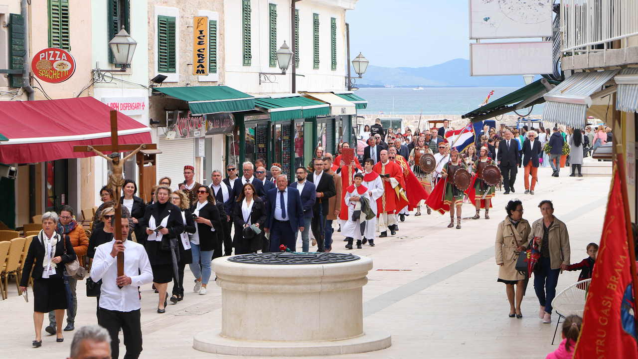 U Vodicama proslavljeni Našašće svetog križa i Dana grada
