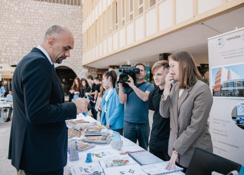 Učenici srednjih i osnovnih škola obilježavaju Dan Šibensko-kninske županije: 'Nadam se da ćete svi tu ostati'