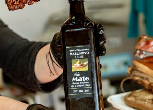 Fotografija 3 - Delikatese Petrović sa šibenske pijace proširile svoju ponudu: Traže i vozača na neodređeno vrijeme