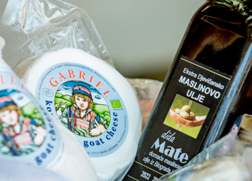 Fotografija 2 - Delikatese Petrović sa šibenske pijace proširile svoju ponudu: Traže i vozača na neodređeno vrijeme